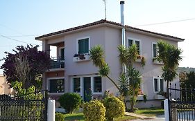 Rena'S House